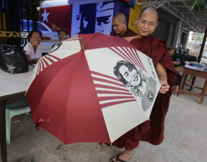 Myanmar_Suu_Kyi_Personality_Cult_Monk