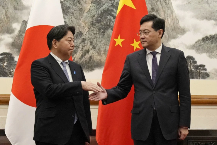 Японии Ёсимаса Хаяси в Китае. отношения КНР и Японии. КНР Япония