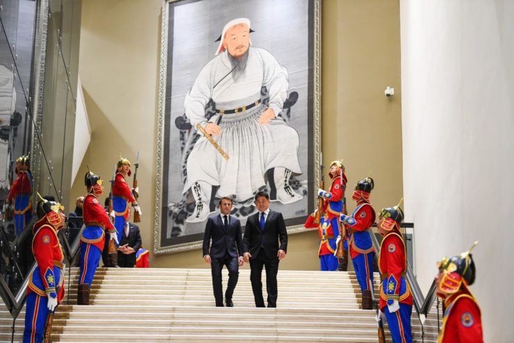 Macron in Mongolia - valuable metal and a “one-man theater”?