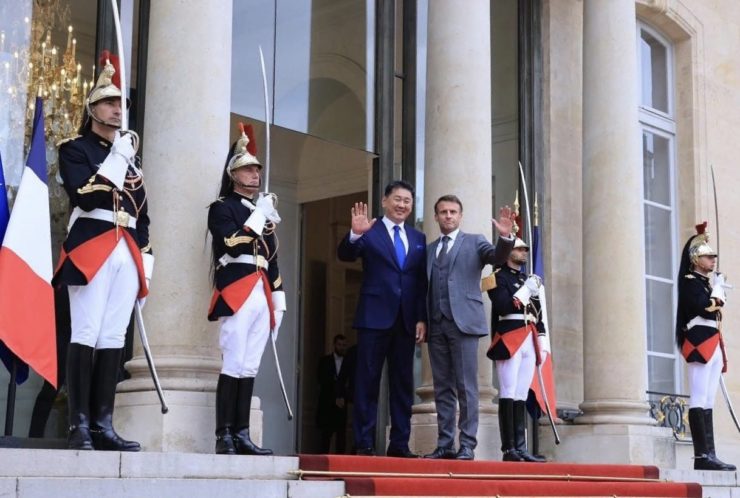 The Mongolian president in France