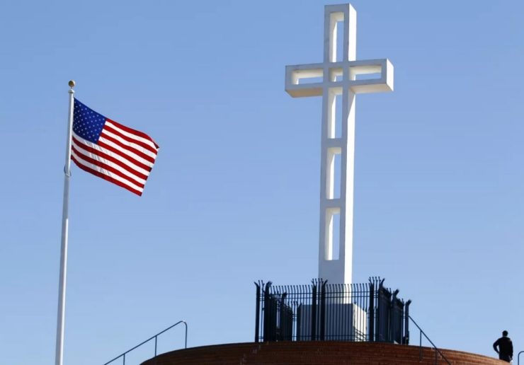 Почему некоторые церкви США молятся за мир и голосуют за войну?