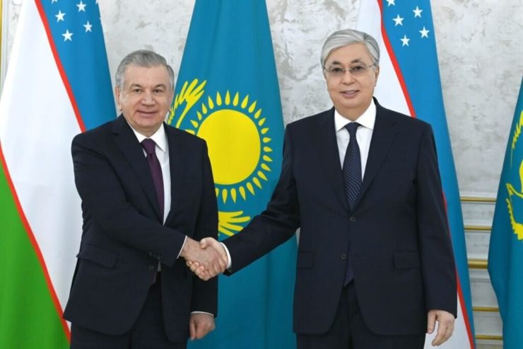 президент Казахстана К-Ж.Токаев прибыл в Узбекистан по приглашению главы республики Ш.Мирзиёева